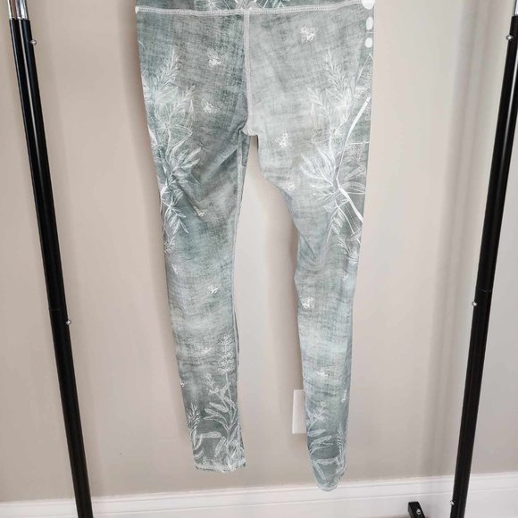 Yoga Democracy -Pure Sage Printed Yoga Leggings- S - Picture 11 of 15